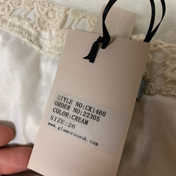 NWT! Alice & YOU lace flowers slip on cream shorts - Picture 6 of 9